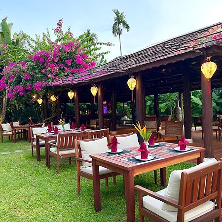 Rivertown Hoi An Resort & Spa Bagian luar foto The restaurant at the resort