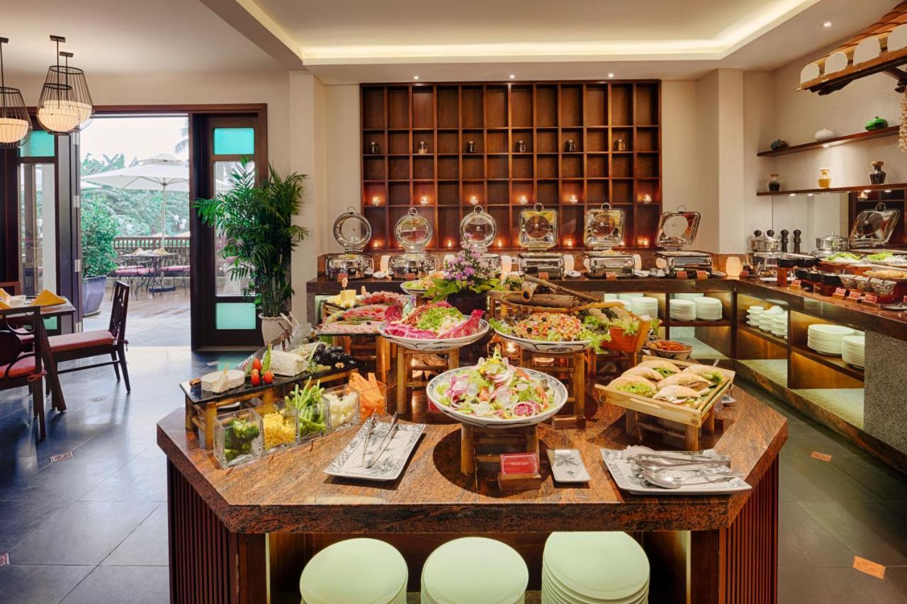 Rivertown Hoi An Resort & Spa Bagian luar foto A buffet at a hotel