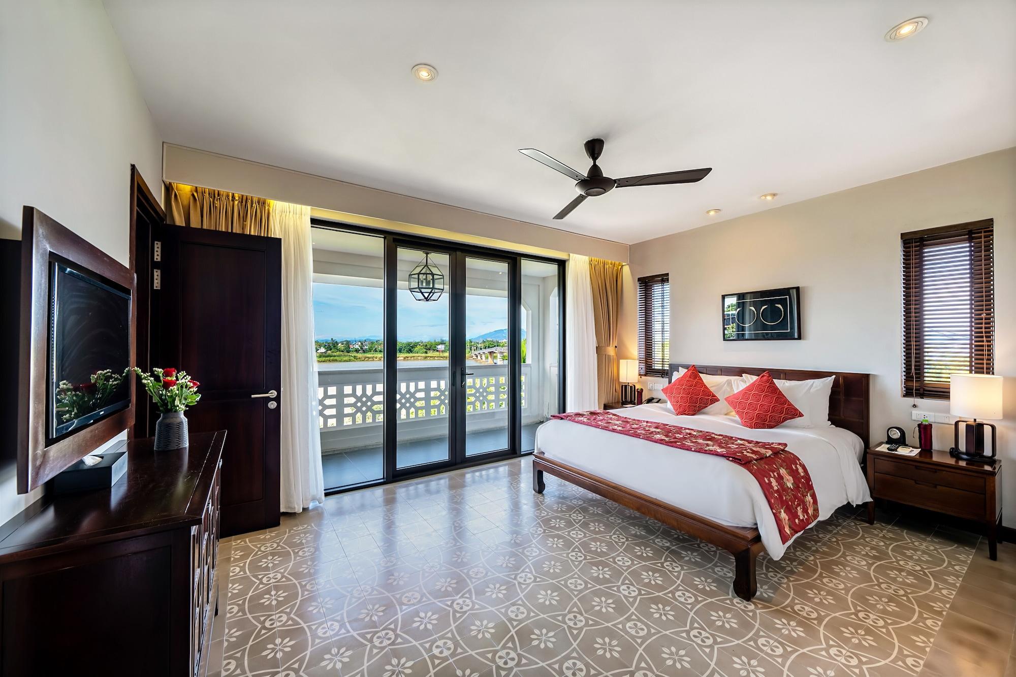 Rivertown Hoi An Resort & Spa Bagian luar foto A bedroom at the resort