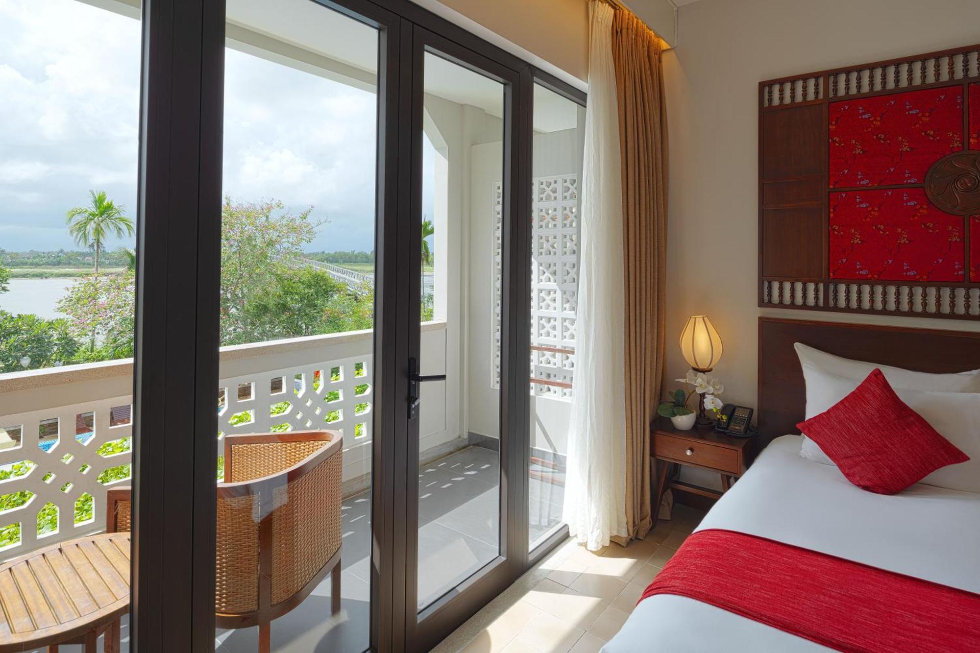 Rivertown Hoi An Resort & Spa Bagian luar foto A room at the hotel