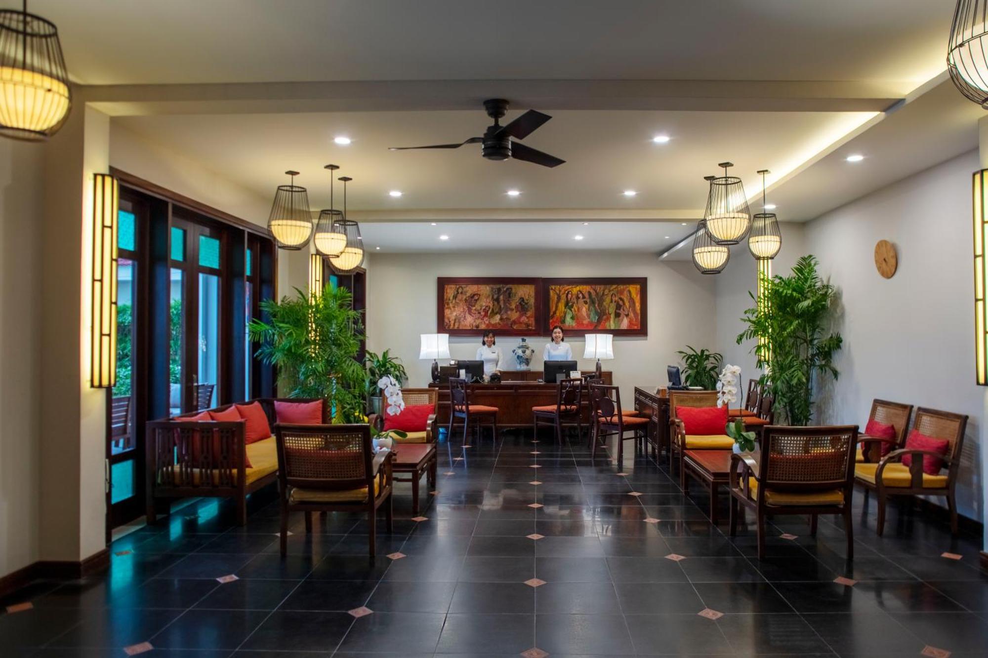 Rivertown Hoi An Resort & Spa Bagian luar foto The lobby of the hotel