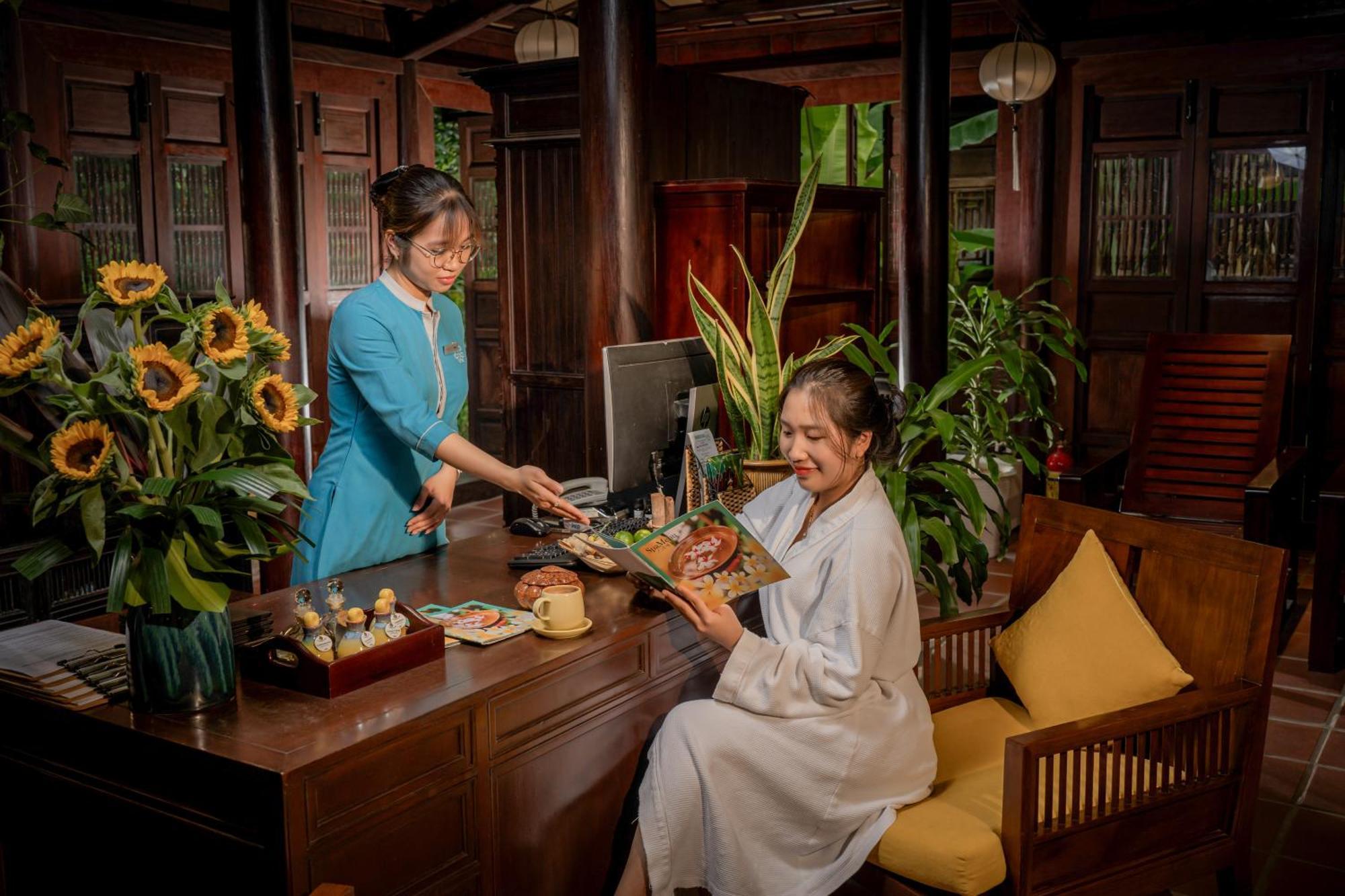 Rivertown Hoi An Resort & Spa Bagian luar foto Reception at the hotel