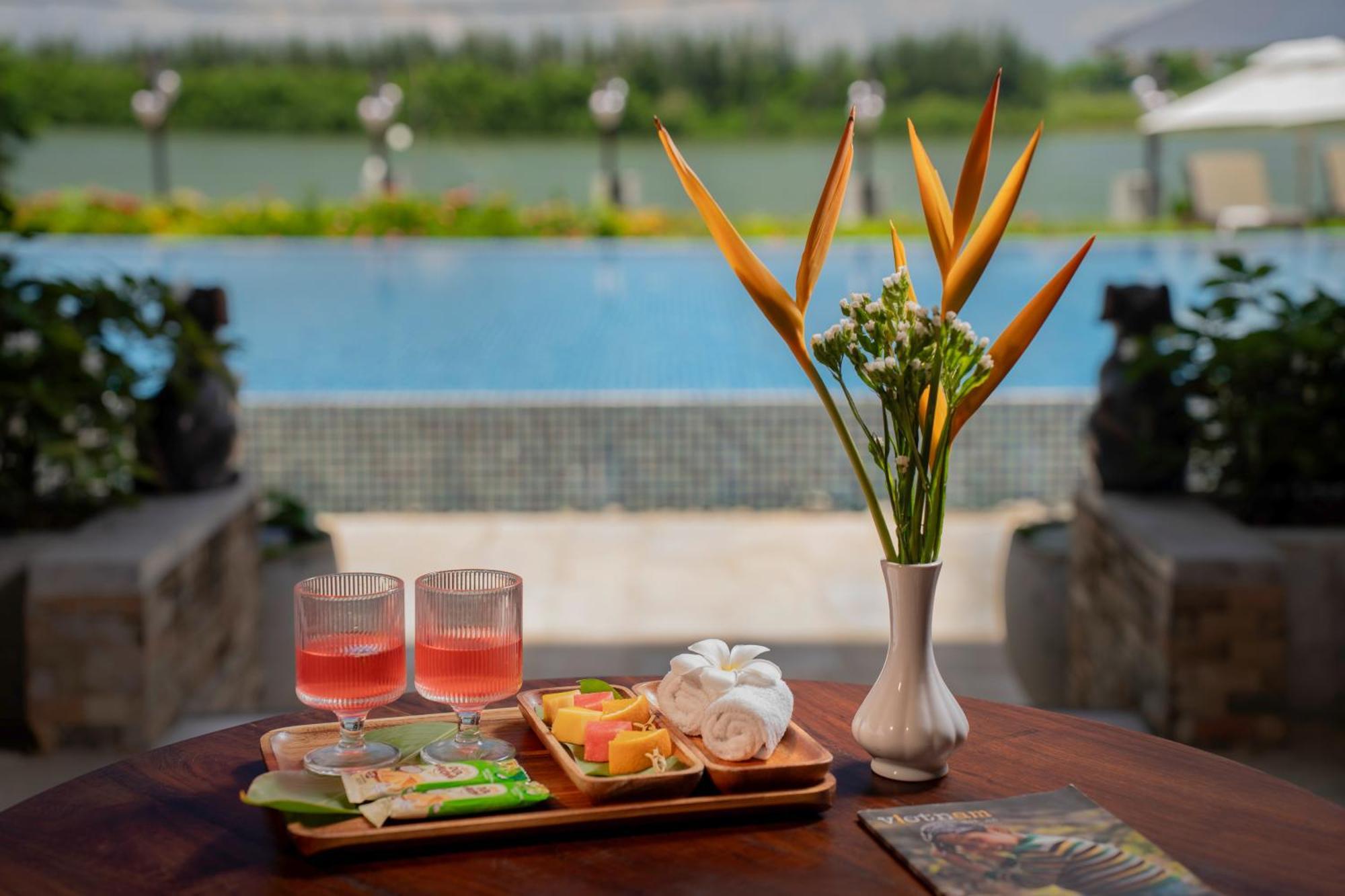 Rivertown Hoi An Resort & Spa Bagian luar foto The pool at the hotel