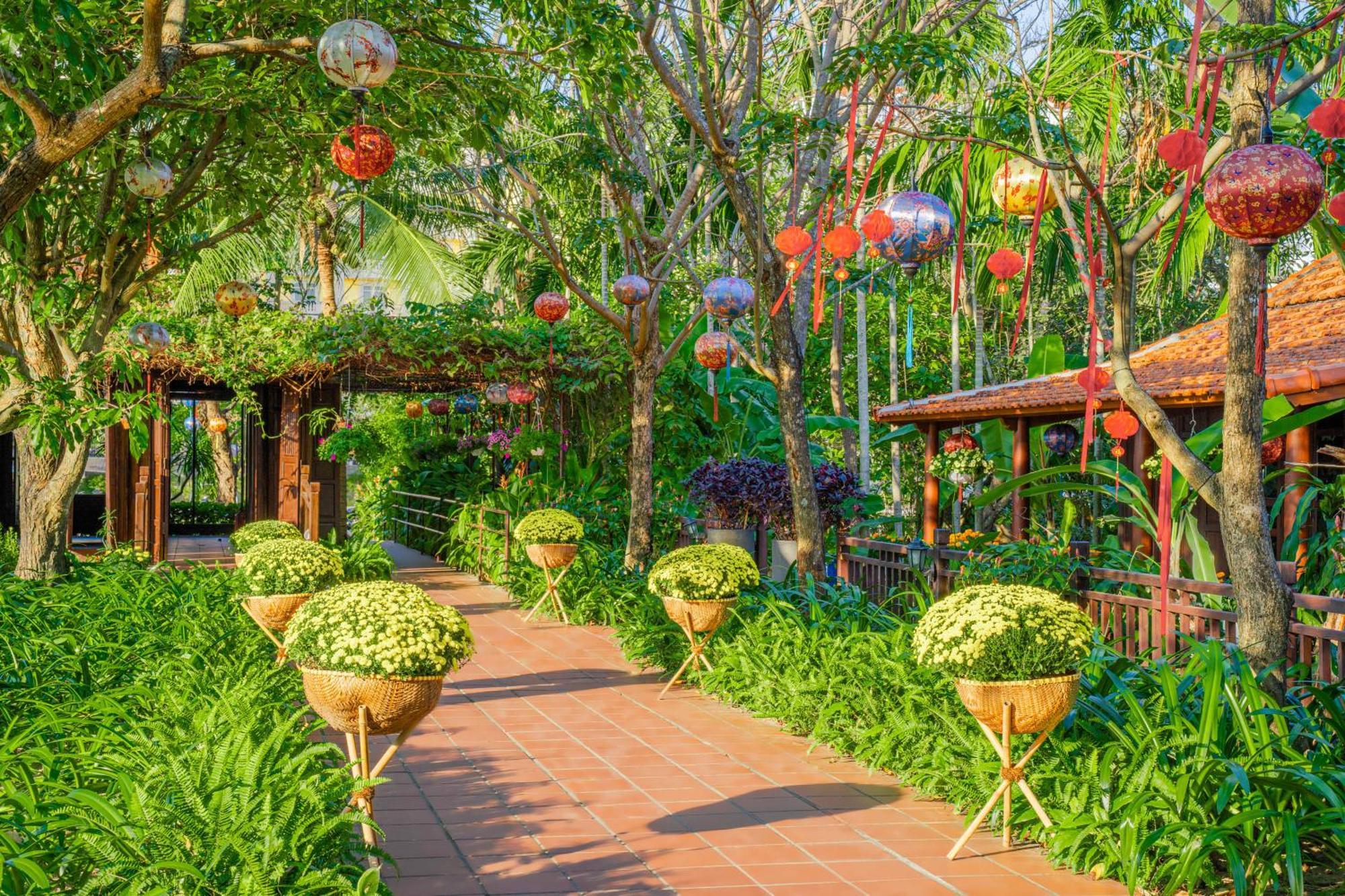 Rivertown Hoi An Resort & Spa Bagian luar foto The path of the resort