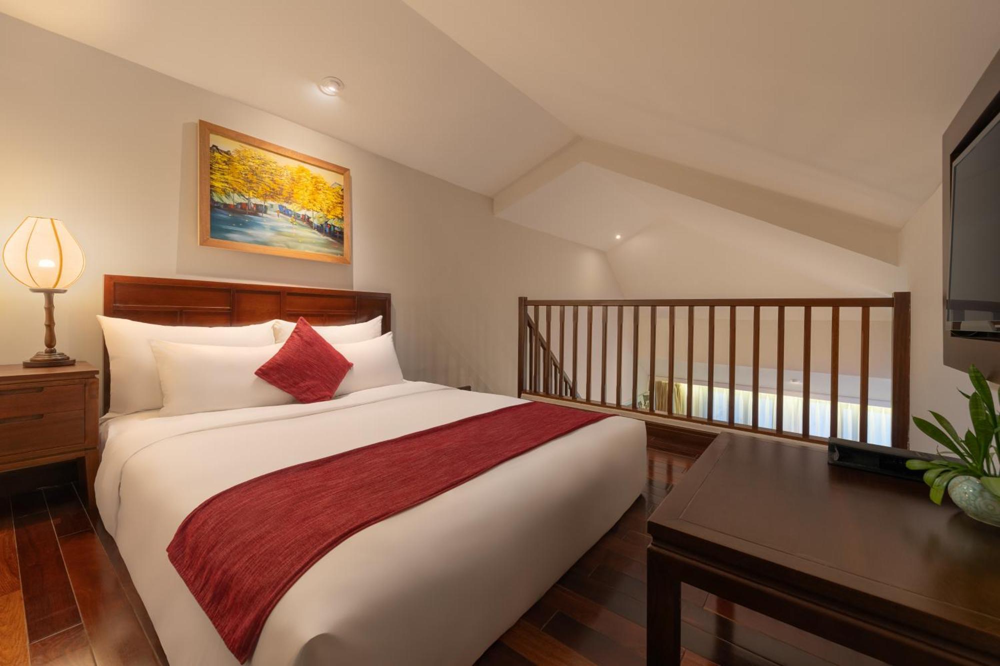 Rivertown Hoi An Resort & Spa Bagian luar foto A bedroom at the hotel